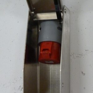 LOCK-EE, der abschließbare Edelstahlkasten mit CEE 400V/32A IP44 Rot